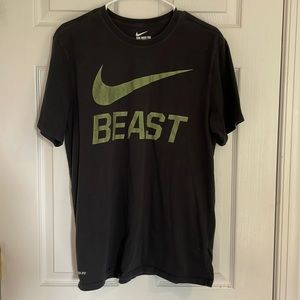 Nike Dri-Fit Beast icon Graphic T-Shirt, Black, size L